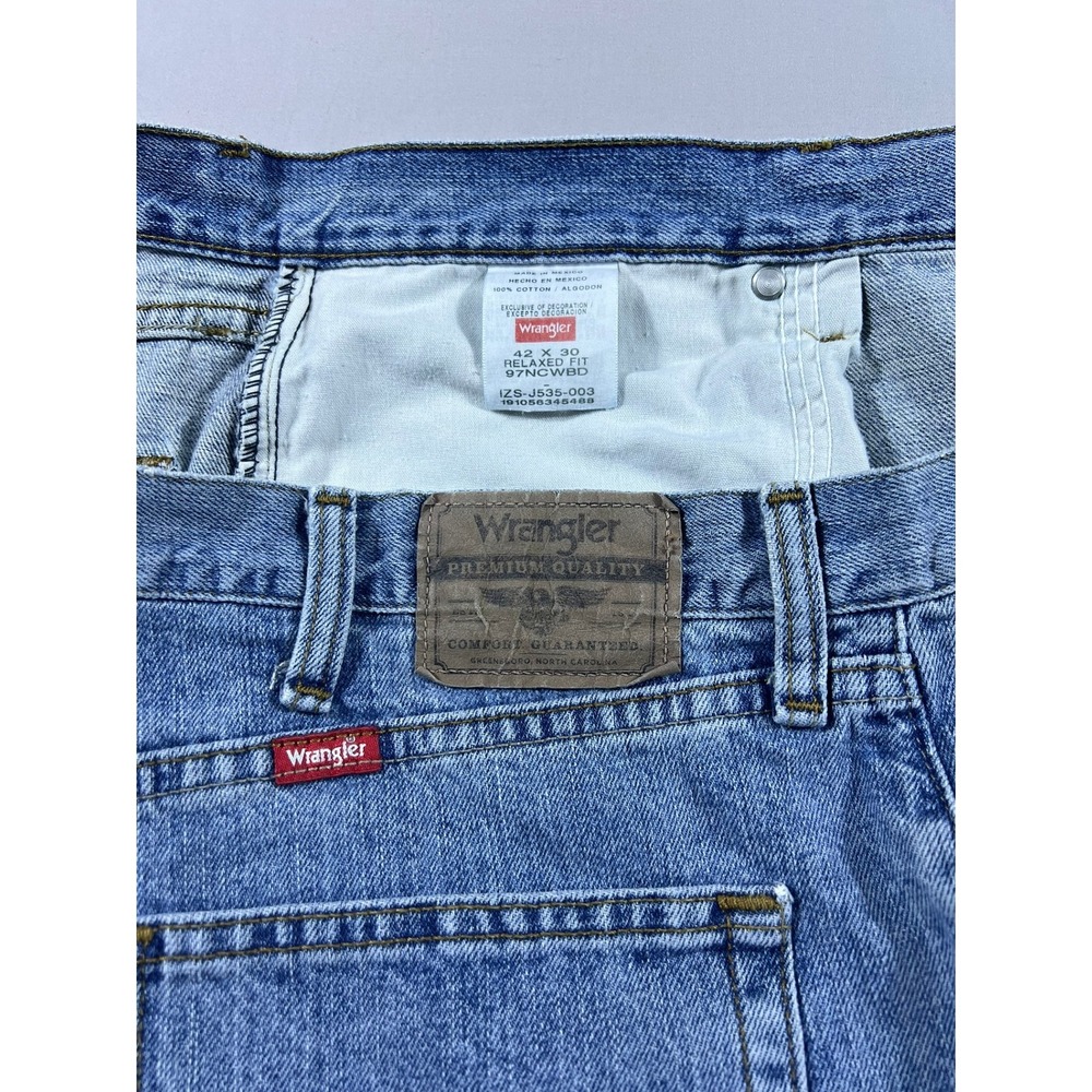 Wrangler Premium Quality Relaxed Fit Blue Jeans Men's 42x30 Light Wash - Picture 12 of 16